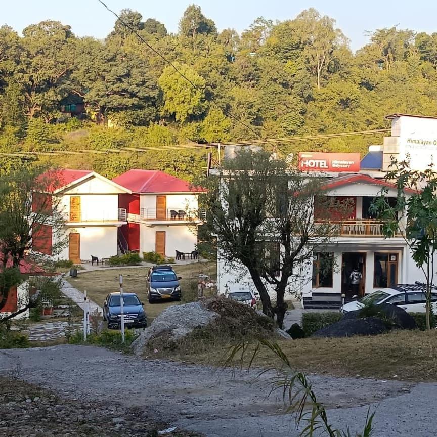 Resort The Himalayan Odyssey And Cottages Дхарамсала Екстериор снимка